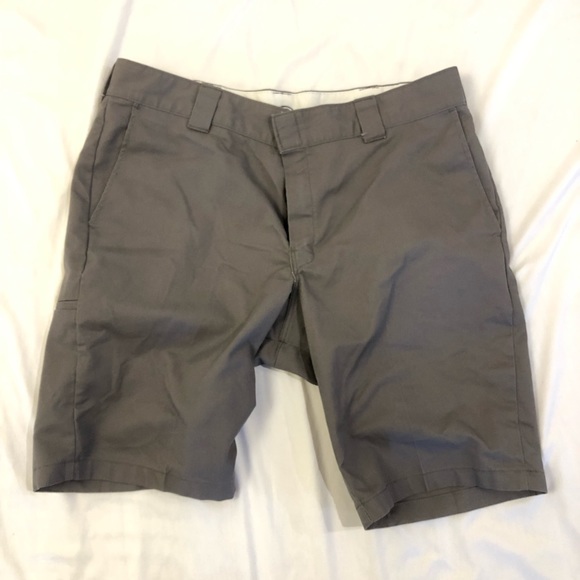 DICKIES SLIM FIT MEN’S POLY/COTTON WORK SHORTS SZ 38x10 (EUC) - Picture 1 of 8